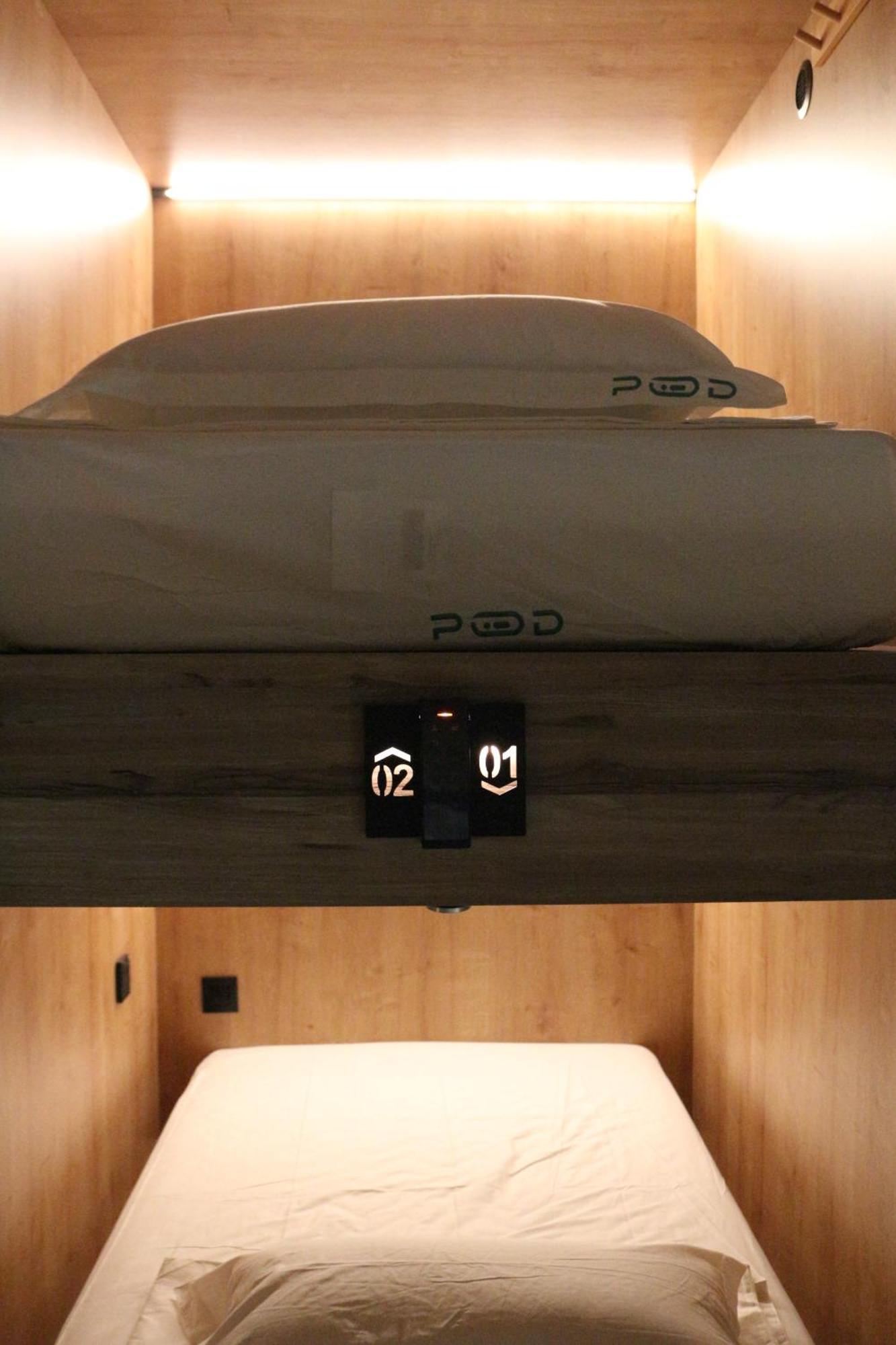 The Pod Suite Hostel Village Valencia Exteriör bild